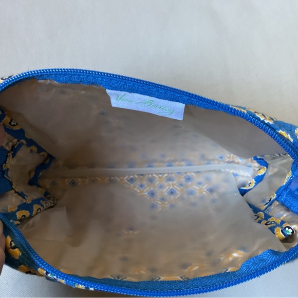 VERA BRADLEY Medium Cosmetic in Retired Pattern RIVIERA BLUE NWT - Picture 5 of 9